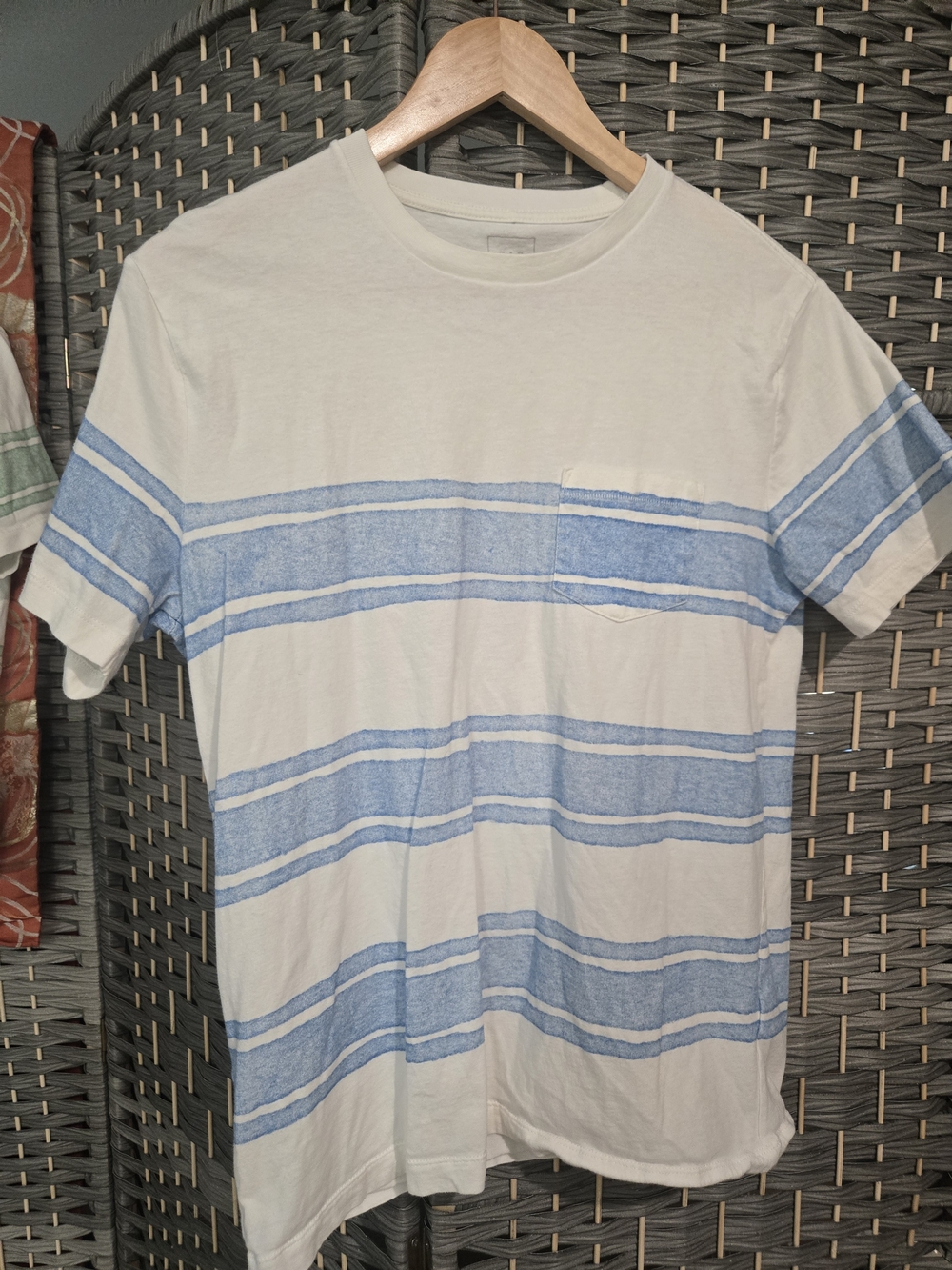 GAP Men’s Small White & Blue Striped Pocket T-Shirt